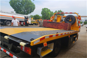 商丘附近拖车电话号码服务